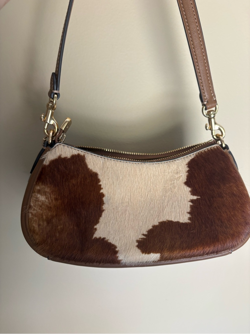 Coach Brown and Cream Cowhide Mini Shoulder Bag with Buckle Mini Ashton NEW - Picture 3 of 3